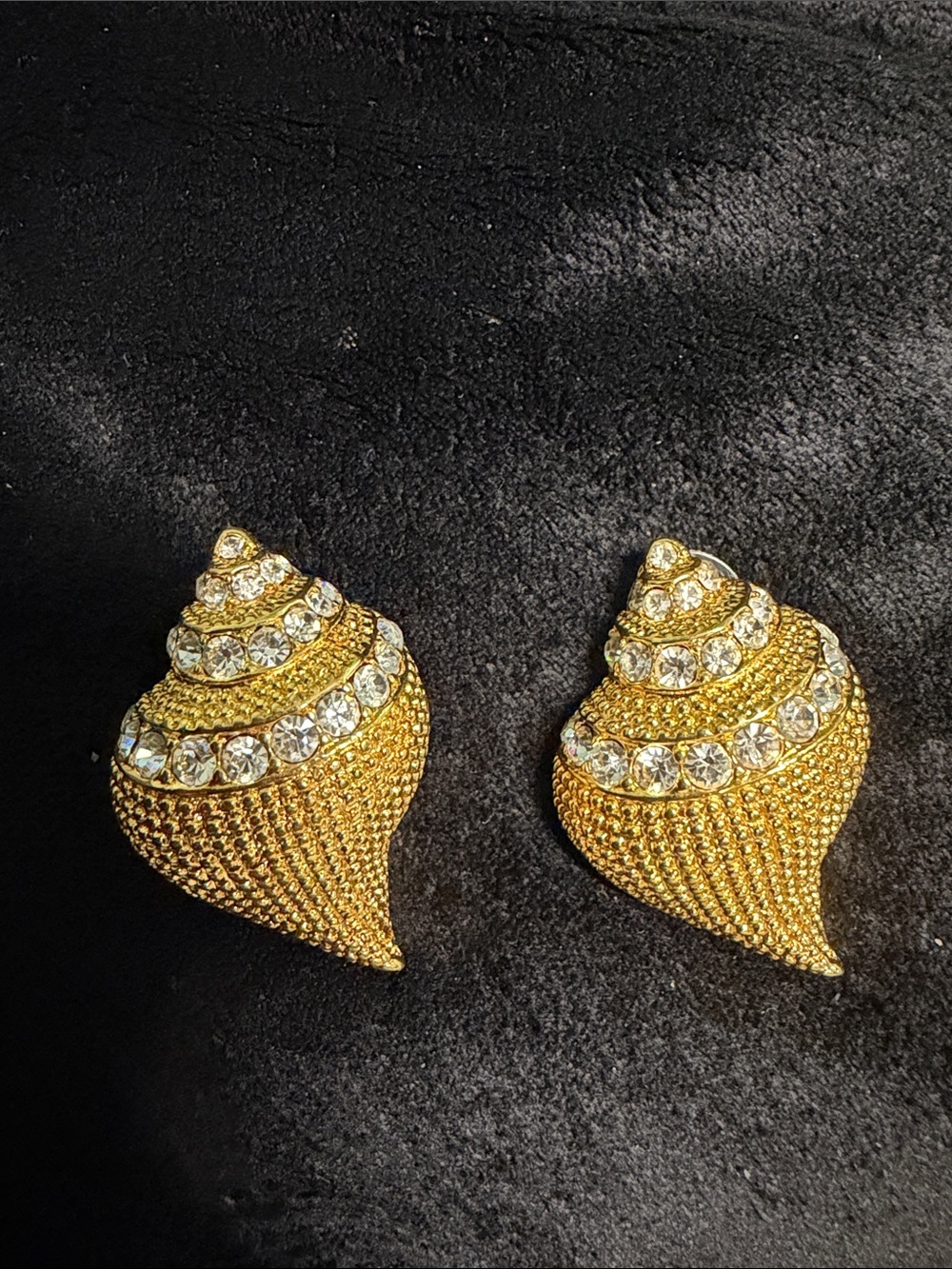 VINTAGE KJL ROYAL SEASHELL EARRINGS WITH POST BACKS & LARGE CRYSTAL STONES